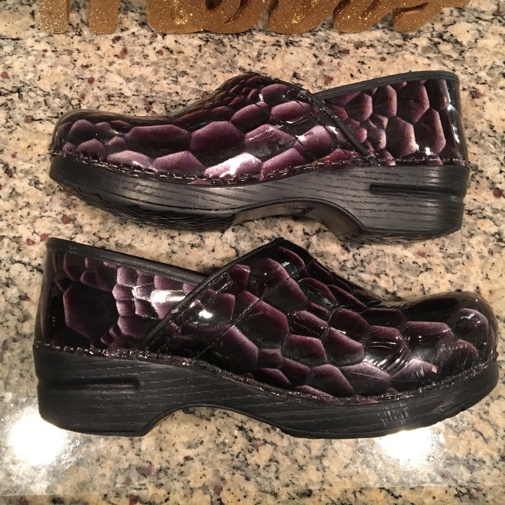 Women's snake print dansko clogs sz 40